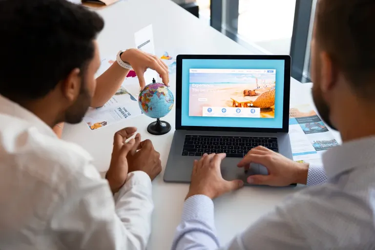 How Corporate Travel Management Software Simplifies Business Travel